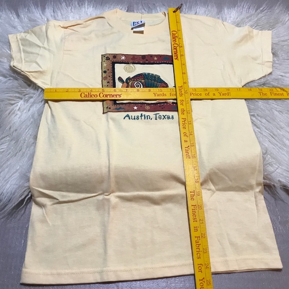 NWOT 2 Austin Texas Armadillo T-Shirts armadillo design - Picture 6 of 8